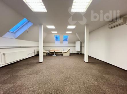 Pronájem kanceláře, 95 m²