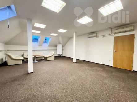Pronájem kanceláře, 95 m²