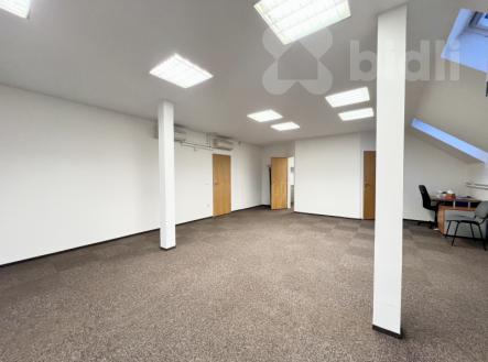 Pronájem kanceláře, 75 m²