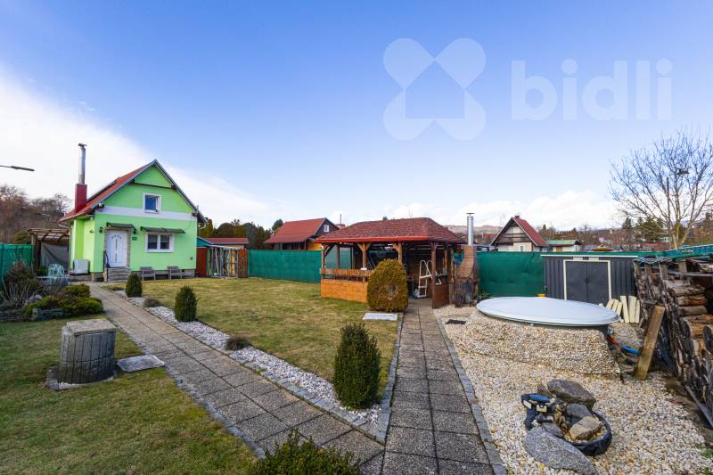 Celoročně obyvatelná chata Ostrov 3+kk