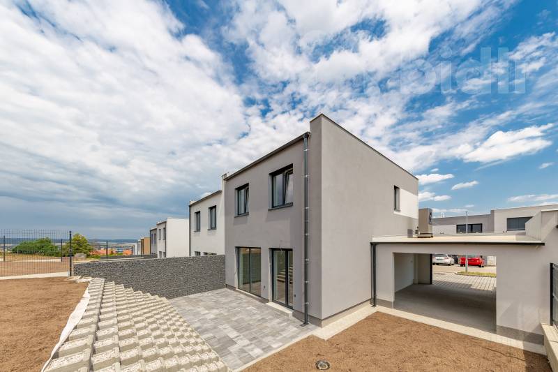 Rodinný dům 5+kk s garáží a zahradou - novostavba na pozemku 495 m2, Hořovice