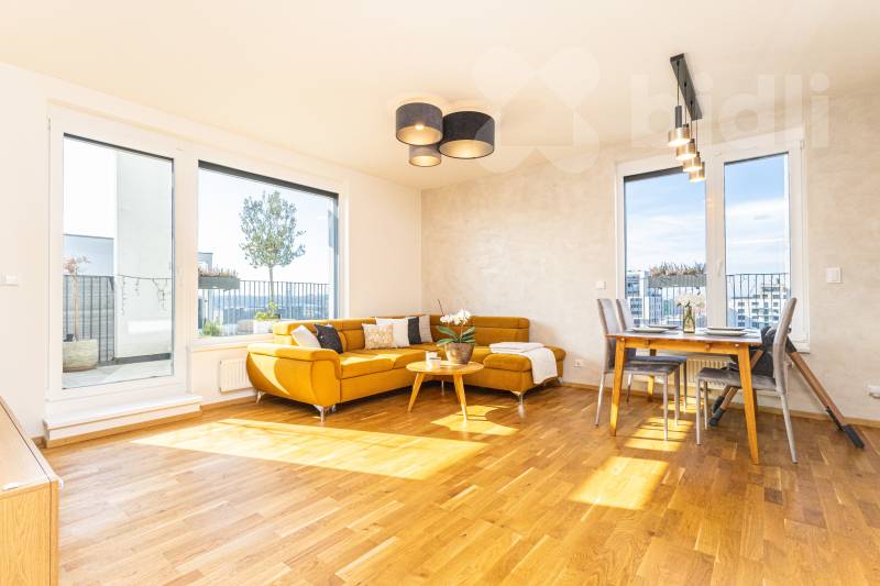 Moderní slunný byt 4+kk, 105 m2, terasa 55 m2 + garážové stání, Praha - Vysočany