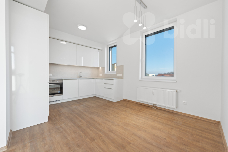 kuchyň + obývací pokoj