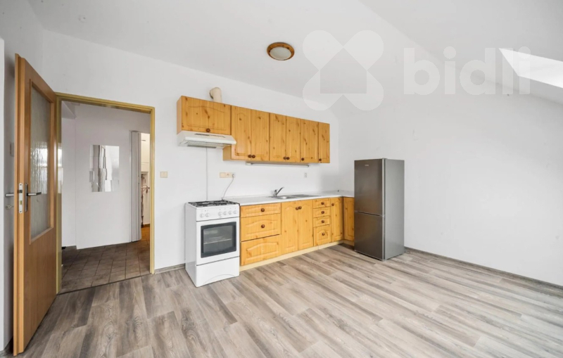 Moderní a světlý byt s balkonem může být vaším novým domovem v cihlovém domě v Dobřanech