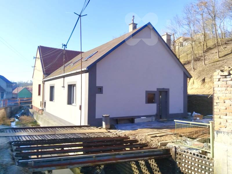 Rodinný dům 2×3+1 po kompletní rekonstrukci, zahrada 891 m² - Černotín