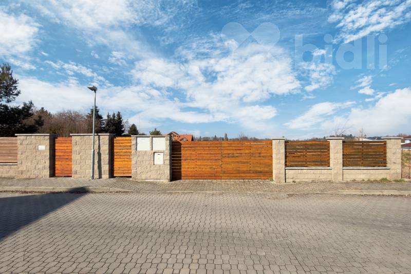 Prodej stavebního pozemku 1617 m² Jesenice-Osnice