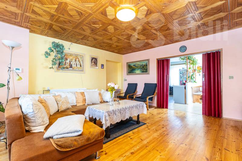 Prodej dvougeneračního domu 227m2 s pozemkem 1741m2 v Sověticích