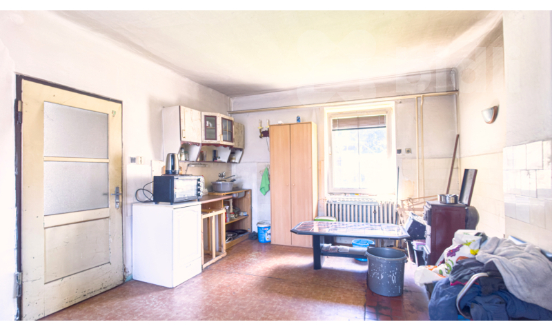 Chalupa s uzavřeným dvorem - ideální pro klidné bydlení i podnikání