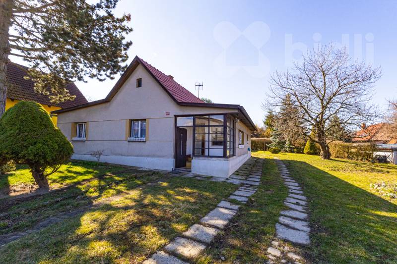 Rodinný dům 4+1 se zahradou ve Štíhlicích, Praha - východ