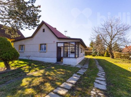 Rodinný dům 4+1 se zahradou ve Štíhlicích, Praha - východ