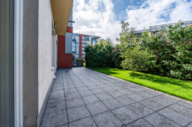 Prodej bytu 2+kk, 61m2, terasa 50m2 + předzahrádka 78m2