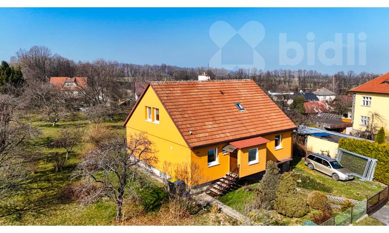 Prodej rodinného domu Zlaté Hory 4+kk a 2+1, zahrada a garáž.