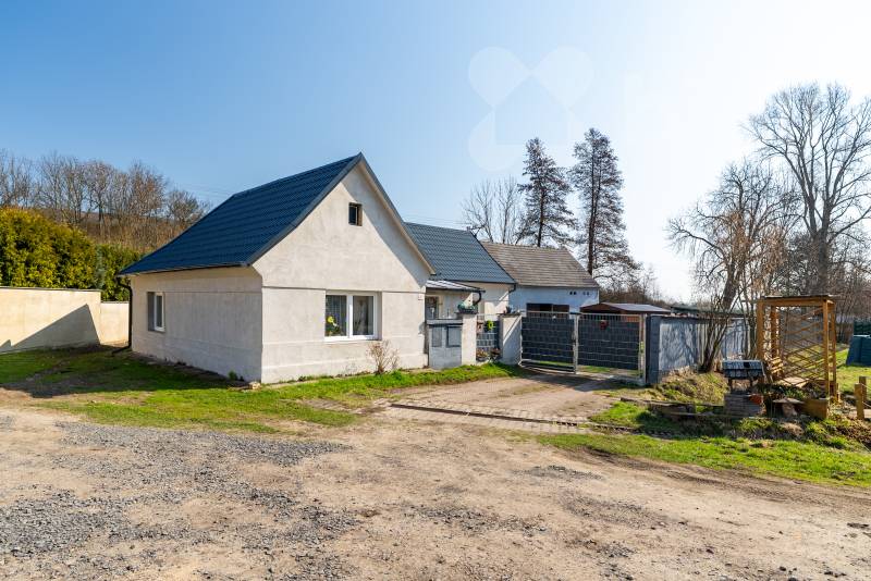 Rodinný dům 3+1, stodola, garáž, zahrada - Teplá u Třebenic
