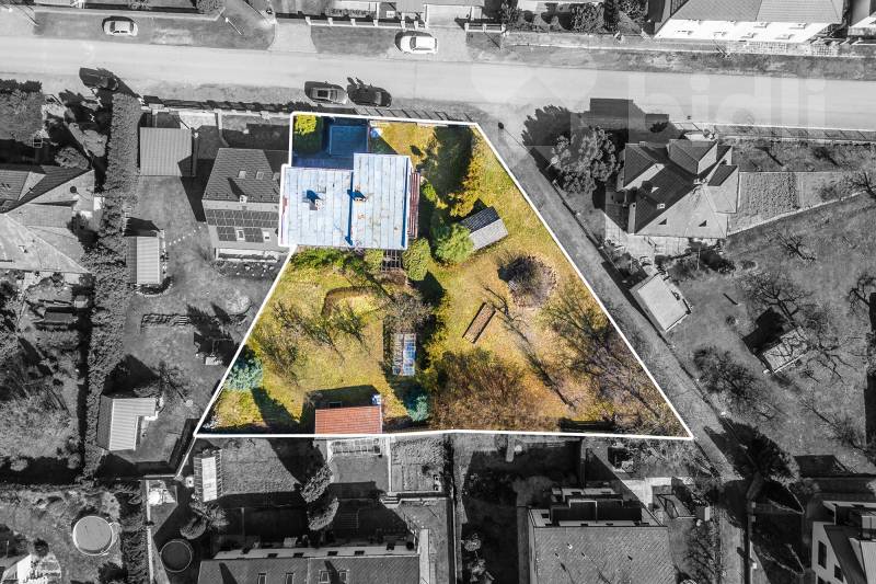 Rodinný dům se zahradou v obci Březnice