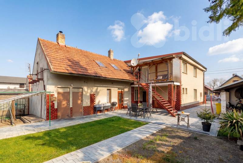 Prodej dvougeneračního rodinného domu, Činěves, okres Nymburk