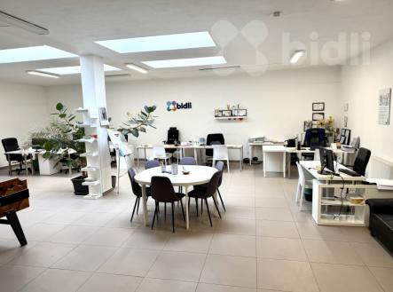 Pronájem obchodní prostor, 212 m²