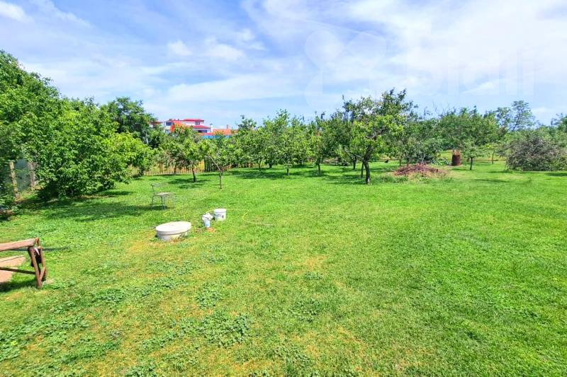 Výjimečný pravidelný rovný stavební pozemek - Čejkovice, okres Znojmo