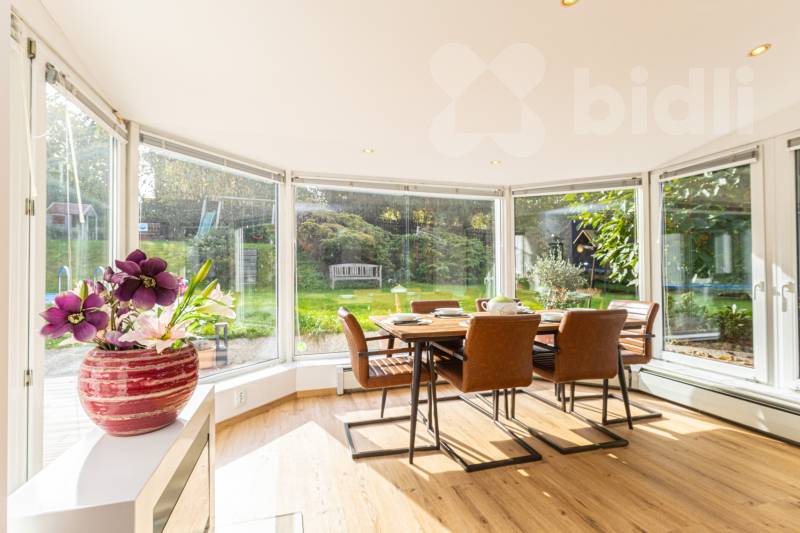 Prodej  rodinného domu 6+1 v žádané lokalitě Zvole u Prahy, plocha 210 m2, zahrada 735 m2