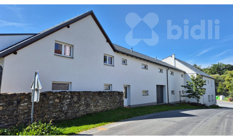 Komerční objekt vhodný pro vybudování apartmánů, užitná plocha 2846 m2, pozemek 2054 m2