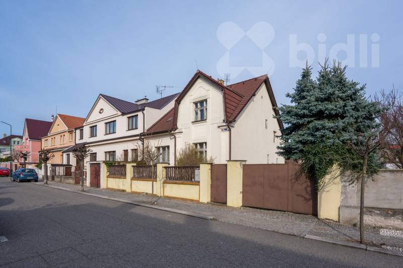 Prostorný rodinný dům se zahradou a garáží v Nymburce