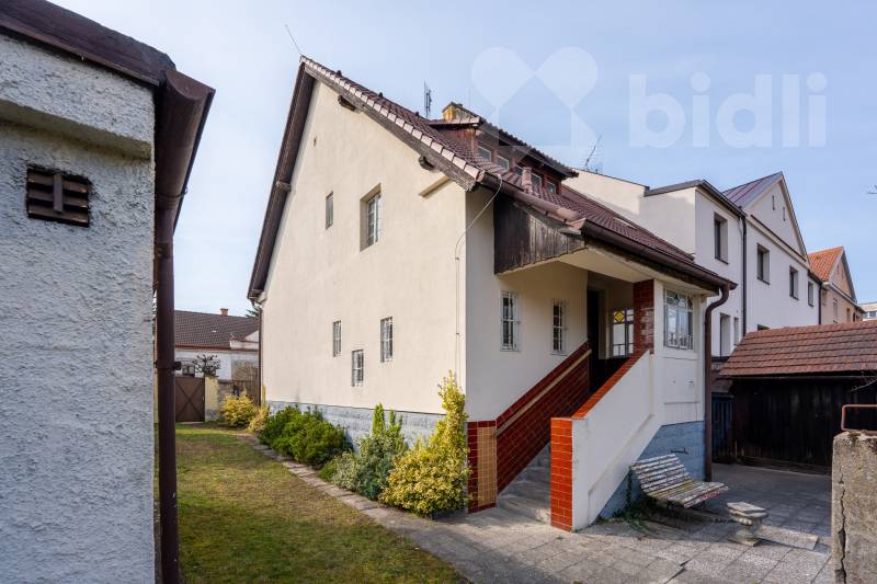 Prostorný rodinný dům se zahradou a garáží v Nymburce