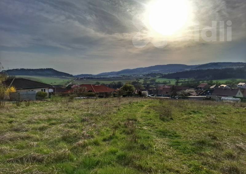 Prodej pozemku 1537 m2 v obci Levín u Berouna