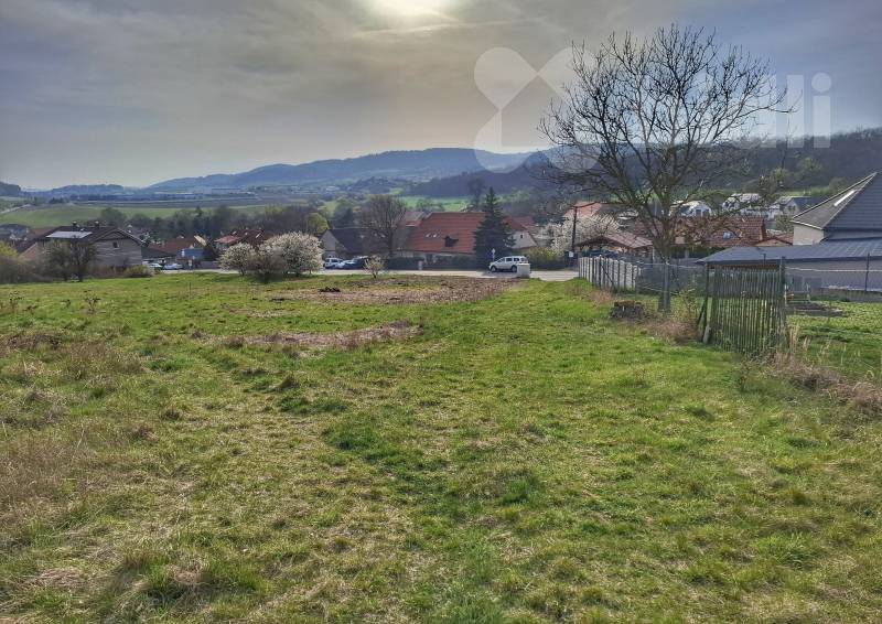 Prodej pozemku 1537 m2 v obci Levín u Berouna