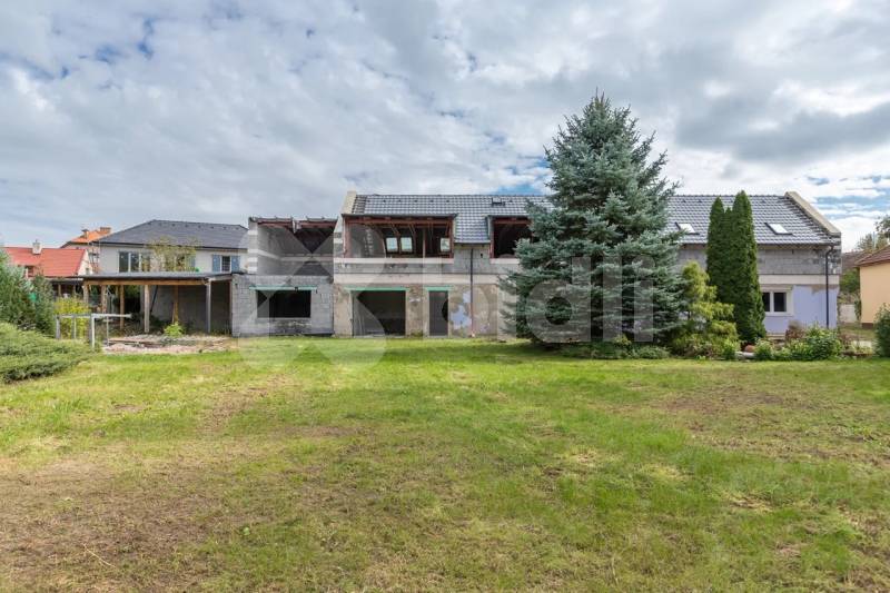 Dvougenerační RD 8+2, pozemek 2504m2, Velký Osek