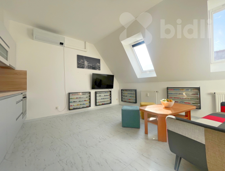 Pronájem bytu 2+kk, 42,3 m2, výtah, centrum Městce Králové