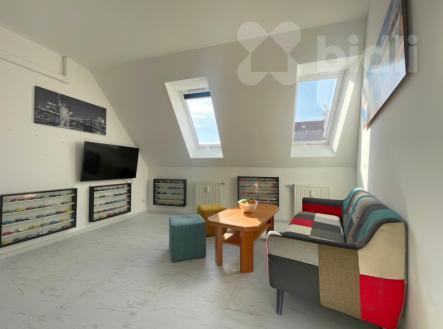 Pronájem bytu, 2+kk, 42 m²