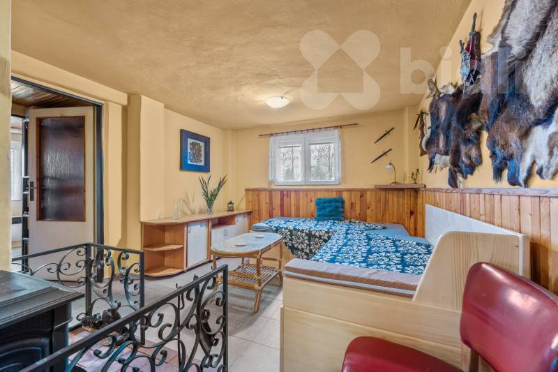 Prodej útulné rekreační chaty s parkovacím stáním a zahradním domkem, pozemek 471 m2