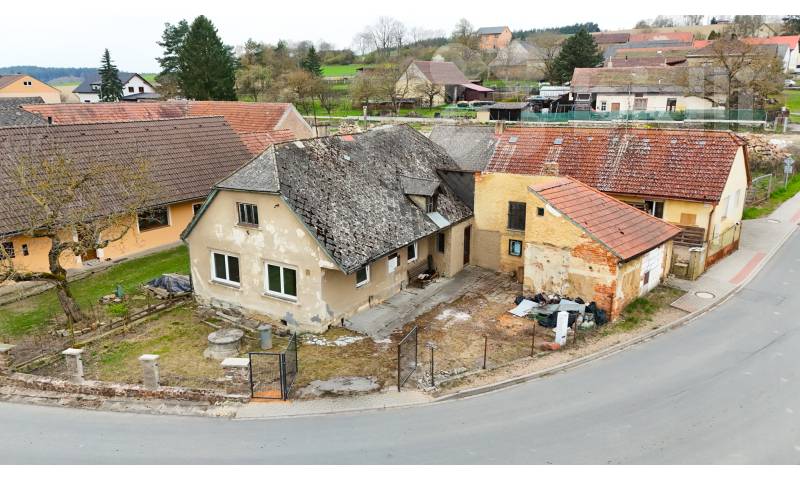 Exkluzivní prodej rodinný dům 4+1 s možností rozšíření , pozemek 279 m2 , Těškov