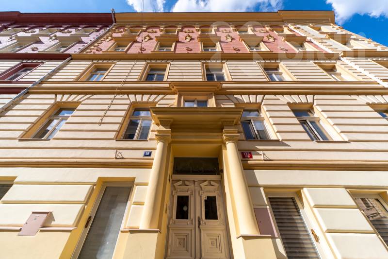 Novostavba bytu 2+kk v neosecesním domě v Praze 6 Bubeneč