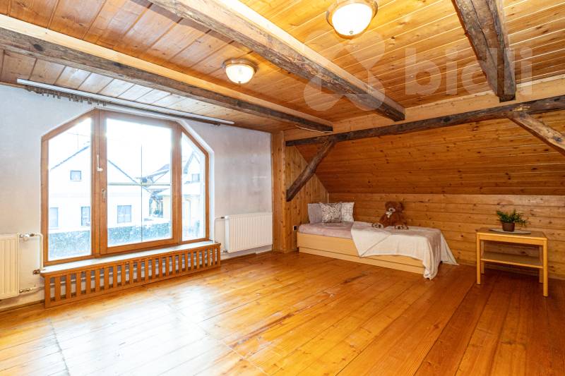 Klidné bydlení s rychlou dostupností na D5