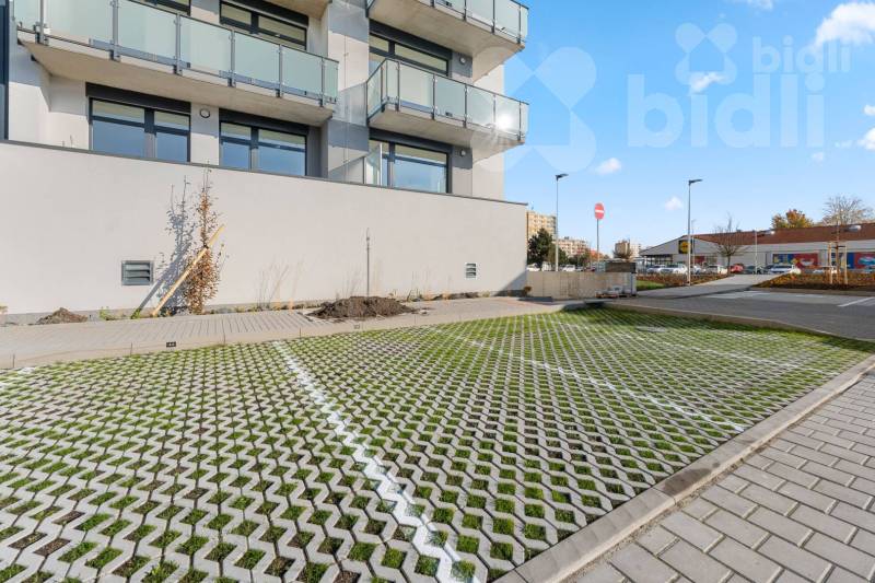 Pronájem venkovního parkovacího stání - Americká Kladno