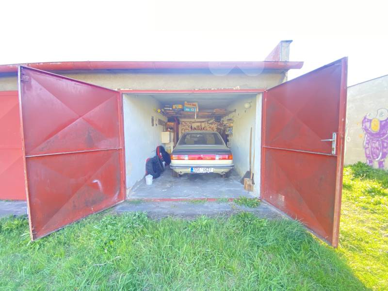 Prodej garáže 19m2, Hradec Králové