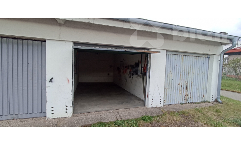 Prodej garáže, Pouchov -Hradec Králové