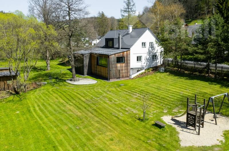 Prodej zrekonstruovaného penzionu 381 m2 a pozemků 3 106 m2, Malá Morávka, pohoří Jeseníky