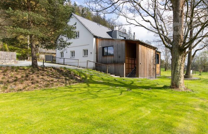 Prodej zrekonstruovaného penzionu 381 m2 a pozemků 3 106 m2, Malá Morávka, pohoří Jeseníky