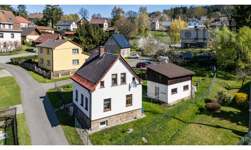 Dům se stavební parcelou - bydlení i investice v Dalešicích