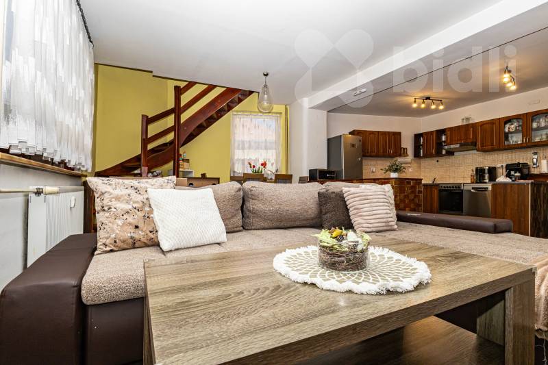 Prodej mezonet. bytu 2+kk (3+kk), 96 m2, 2 koupelny, garáž, sklep, Stan. Strnada, Kladno-Rozdělov