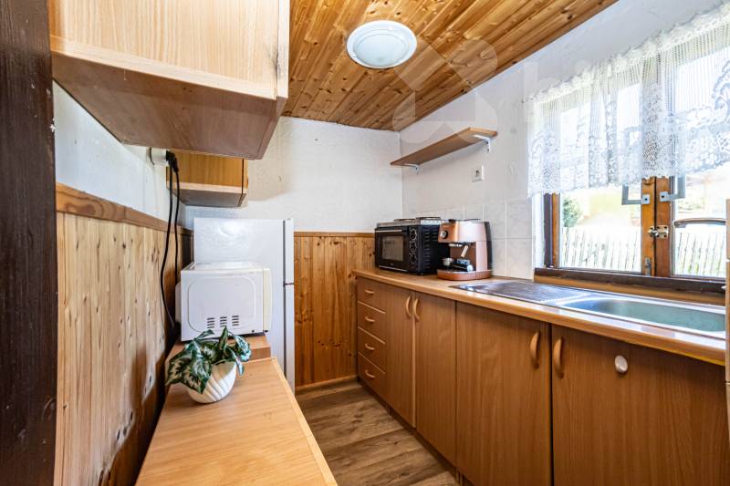 Chata u lesa s rybníčkem a garážovým stáním - Podlesí, Horní Police