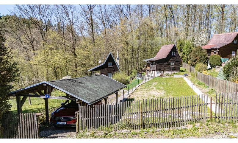 Chata u lesa s rybníčkem a garážovým stáním - Podlesí, Horní Police