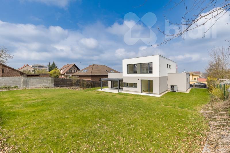 Luxusní RD 5+kk s pozemkem 936m2, Vlašim