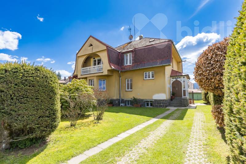Zavedený penzion/dvougenerační vila s pozemkem 968m2, Kašperské Hory