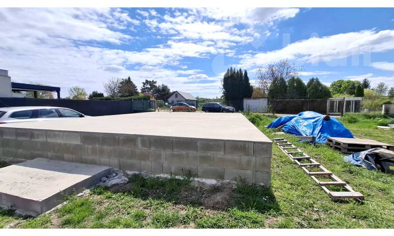 Stavební pozemek 422m2 se základovou deskou - u letiště, Břeclav