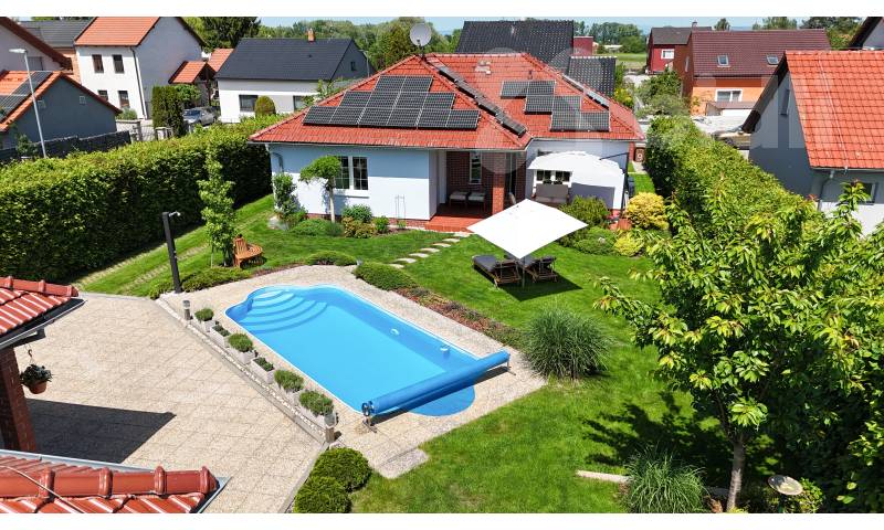 Moderní přízemní dům 3+1 bazén, fotovoltaika, dvojgaráž - Skrbeň