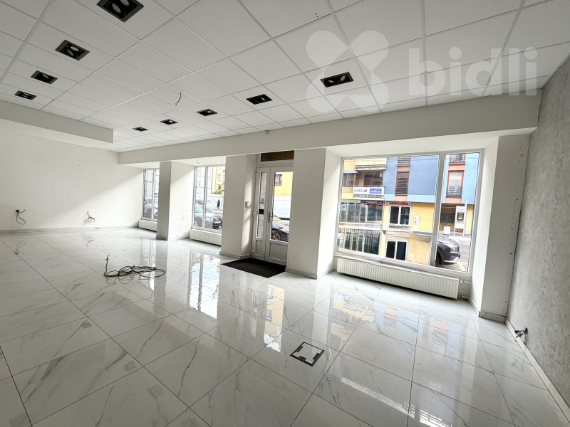 Pronájem obchodní prostor 100 m2, v Pardubicích - ulice Jana Palacha