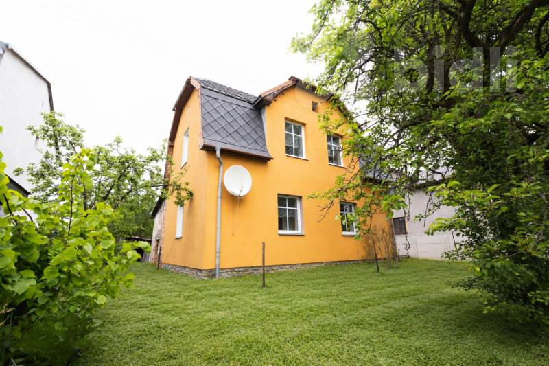 Rodinný dům v Mikulovicích - klidné bydlení se zahradou a velkým potenciálem