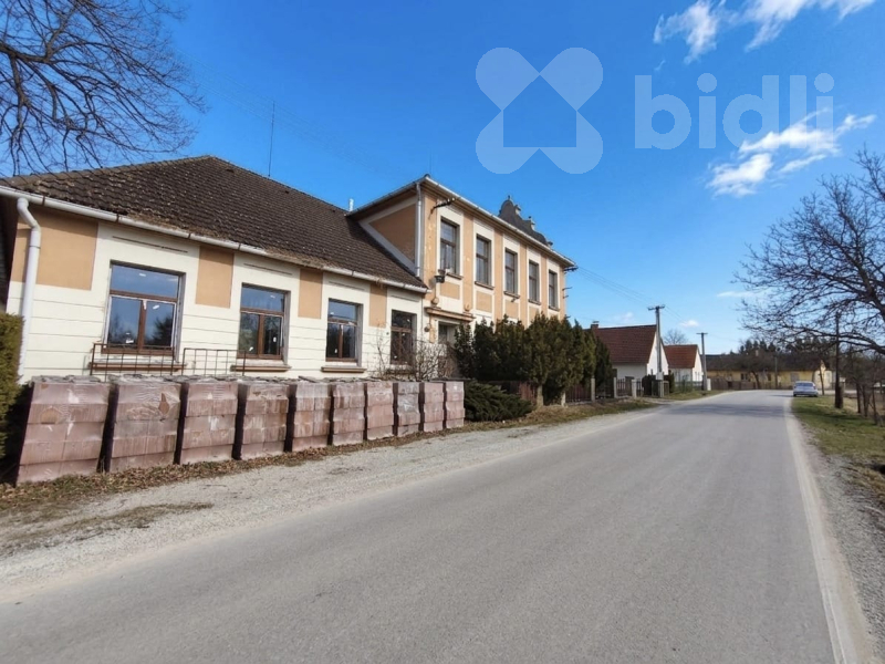 Prodej objektu bývalé školy 700 m2, pozemek 1 136 m2, Suchdol nad Lužnicí - Klikov